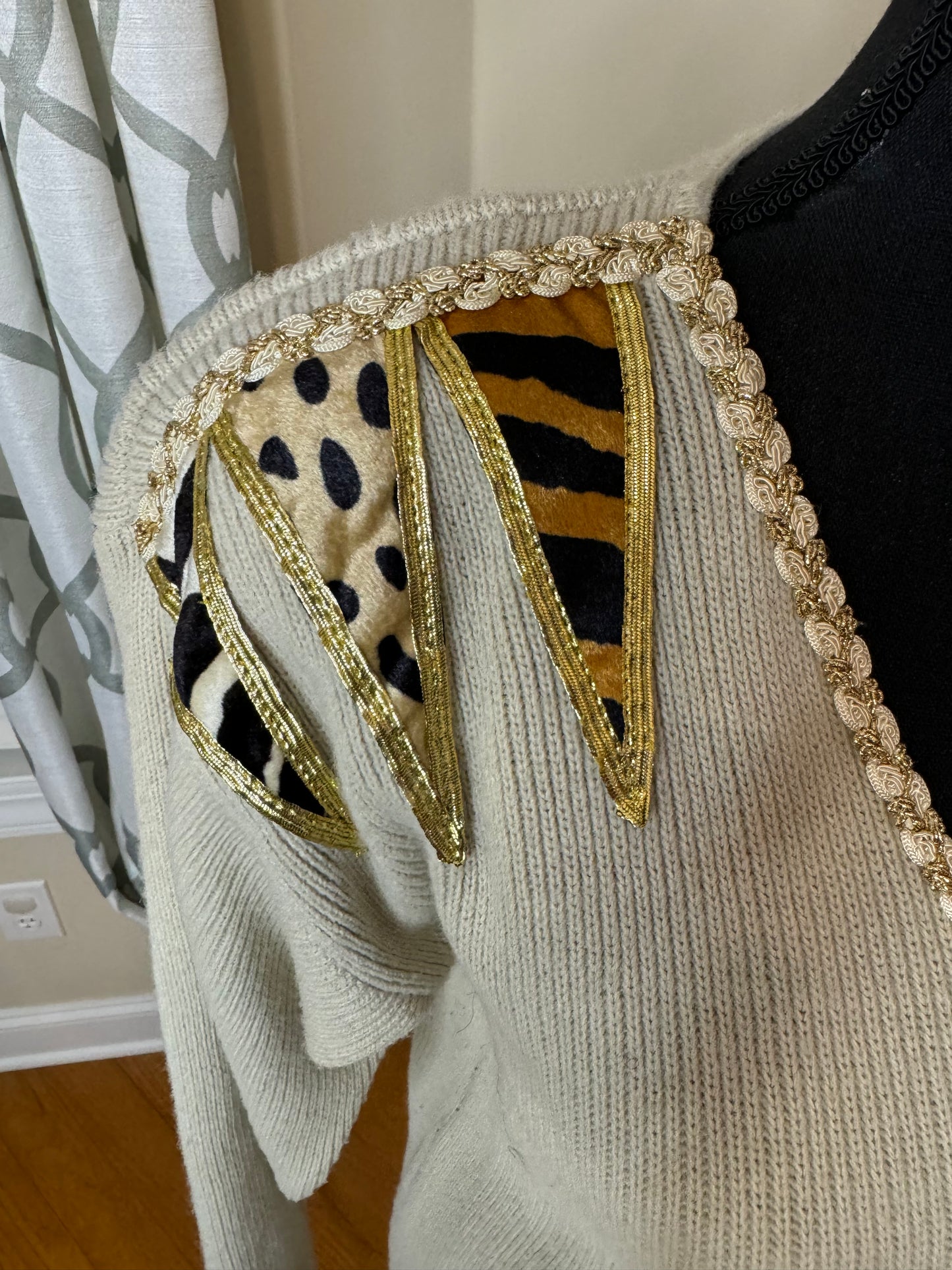 Vintage FOCUS Animal Embroidered Sweater